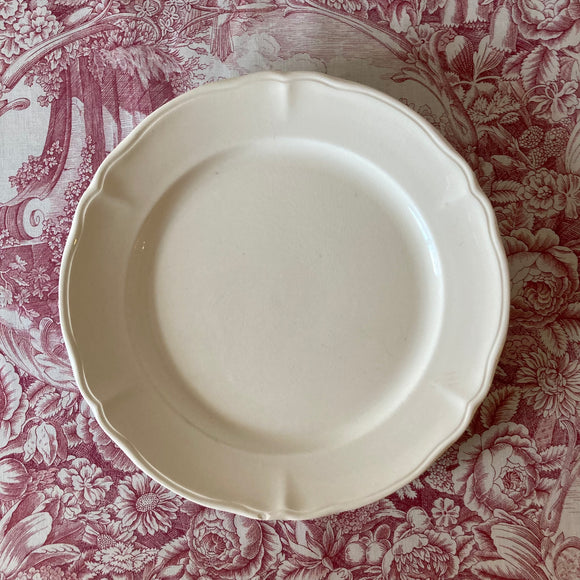 シンプルで白いフレンチシックなお皿
