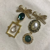<transcy>Earrings in the Vintage Shop</transcy>